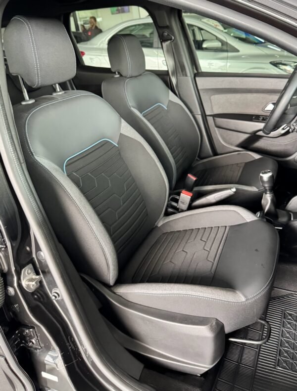 Renault Duster Intense 1.6 Mec. 2023 - Image 11