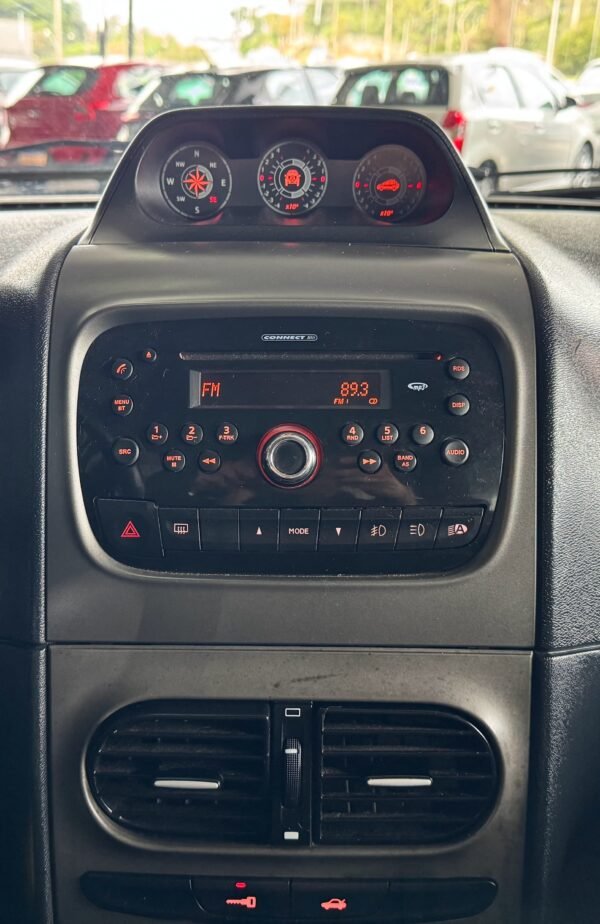 Fiat Idea Adventure Dualogic 1.8 2014 - Imagem 16
