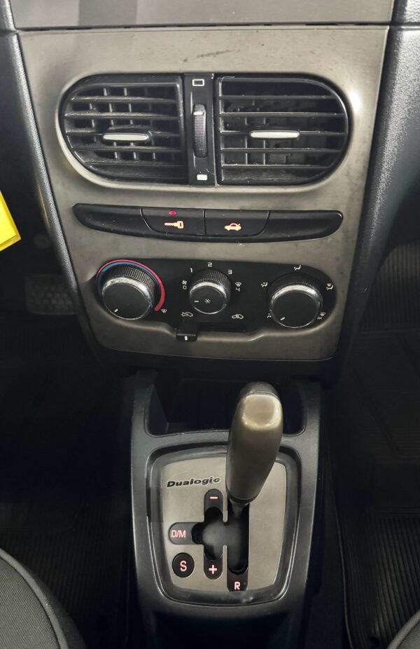 Fiat Idea Adventure Dualogic 1.8 2014 - Imagem 17