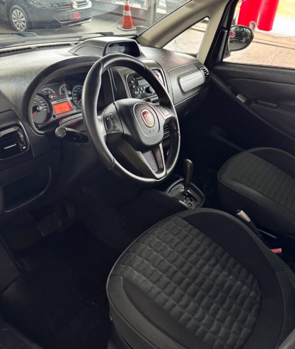 Fiat Idea Adventure Dualogic 1.8 2014 - Imagem 9