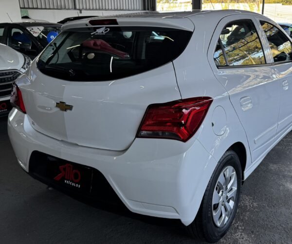 Chevrolet Onix LT 1.0 8V Mec. 2018 - Imagem 6