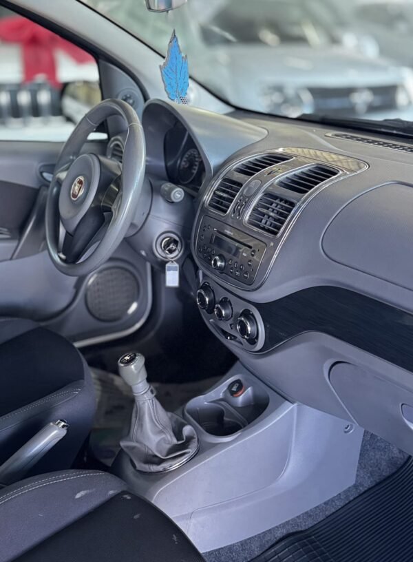Fiat Grand Siena Essence 1.6 2015 - Imagem 9