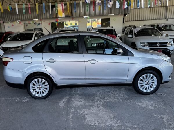 Fiat Grand Siena Essence 1.6 2015 - Imagem 5