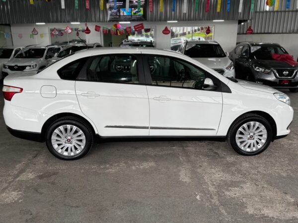 Fiat Grand Siena Essence 1.6 2015 - Imagem 5