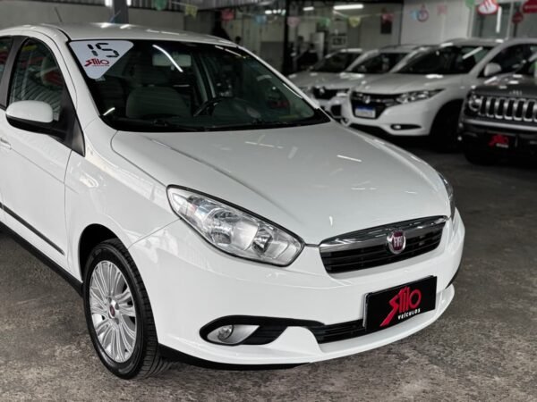 Fiat Grand Siena Essence 1.6 2015 - Imagem 3