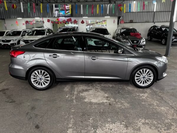 Ford Focus Sedan Titanium Plus 2.0 2016 - Imagem 5