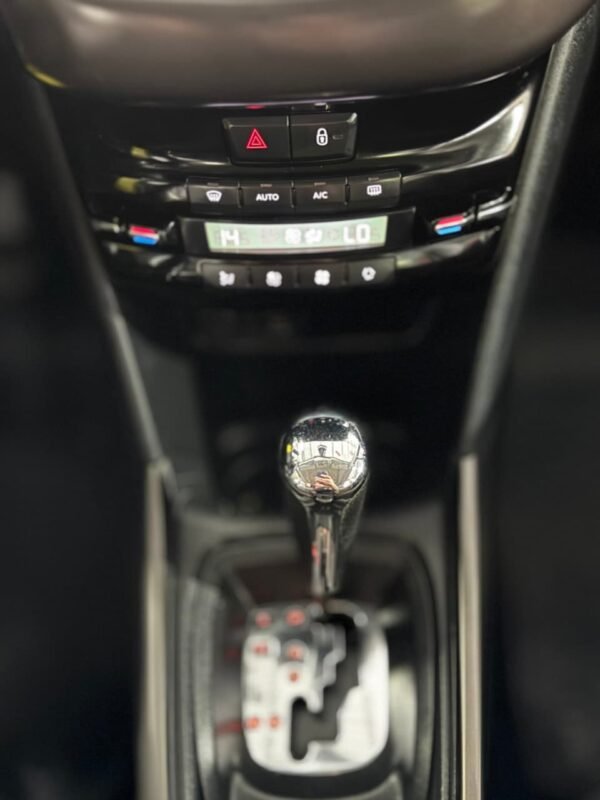 Peugeot 2008 Griffe 1.6 2016 - Imagem 17