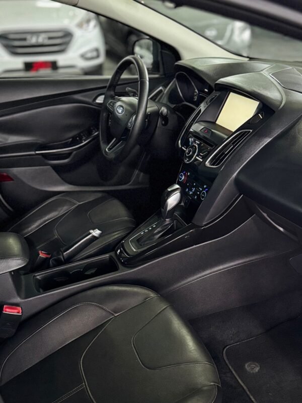 Ford Focus Sedan Titanium Plus 2.0 2016 - Imagem 10