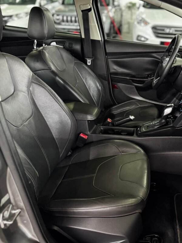 Ford Focus Sedan Titanium Plus 2.0 2016 - Imagem 11
