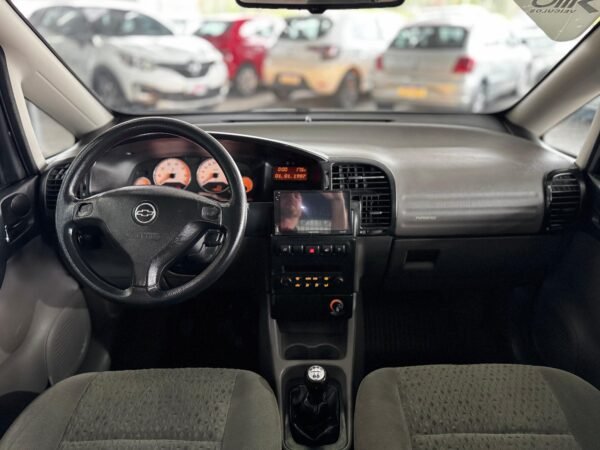 Chevrolet Zafira Elegance 2.0 2005 - Imagem 12