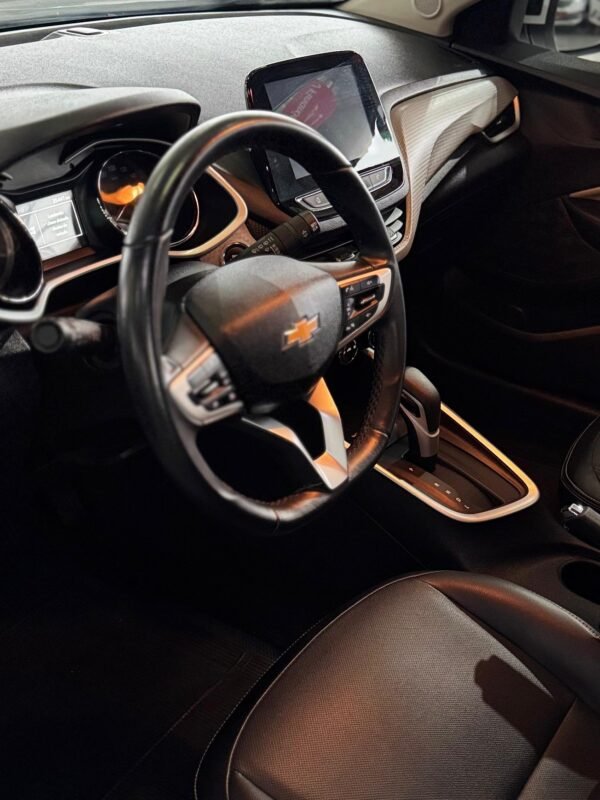Chevrolet Onix Premier 1.0 2023 - Imagem 9