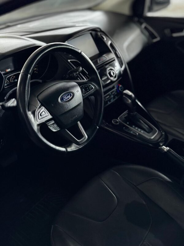 Ford Focus Sedan Titanium 2.0 2016 - Imagem 9