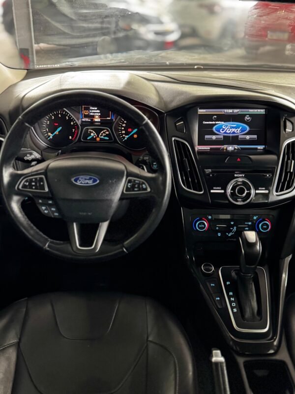 Ford Focus Sedan Titanium 2.0 2016 - Imagem 14