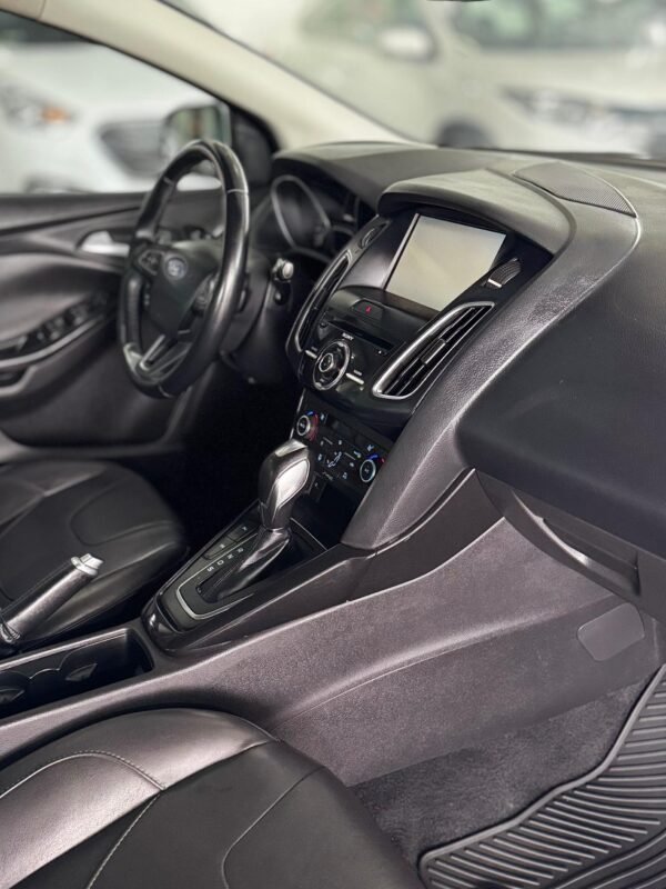 Ford Focus Sedan Titanium 2.0 2016 - Imagem 10