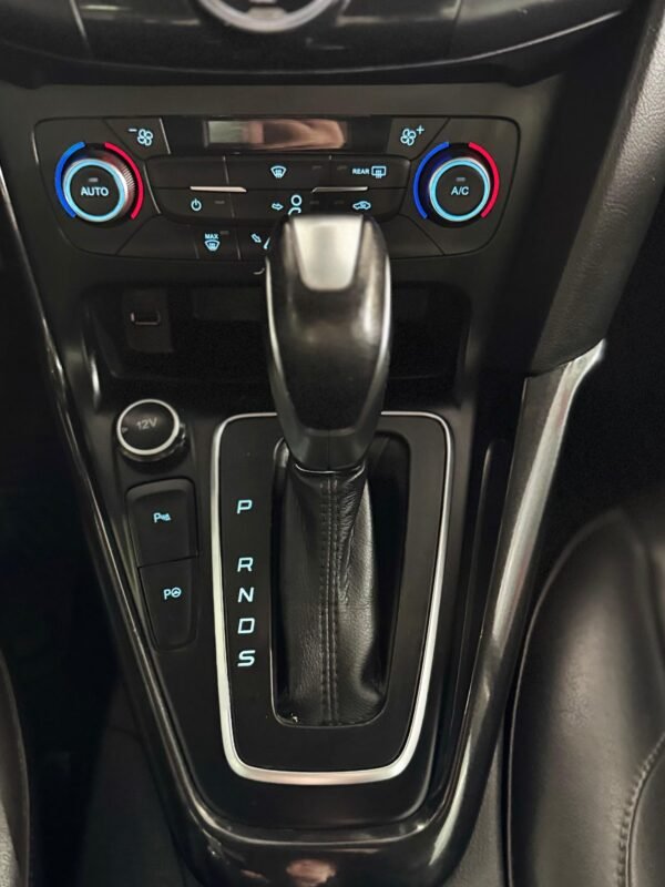 Ford Focus Sedan Titanium 2.0 2016 - Imagem 17