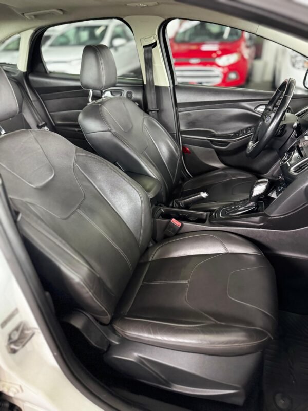 Ford Focus Sedan Titanium 2.0 2016 - Imagem 11