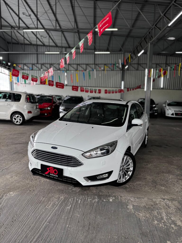 Ford Focus Sedan Titanium 2.0 2016
